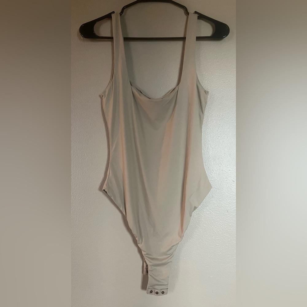 SHEIN Tan Sleeveless Bodysuit. Excellent condition. Women’s Size Small - Picture 6 of 10